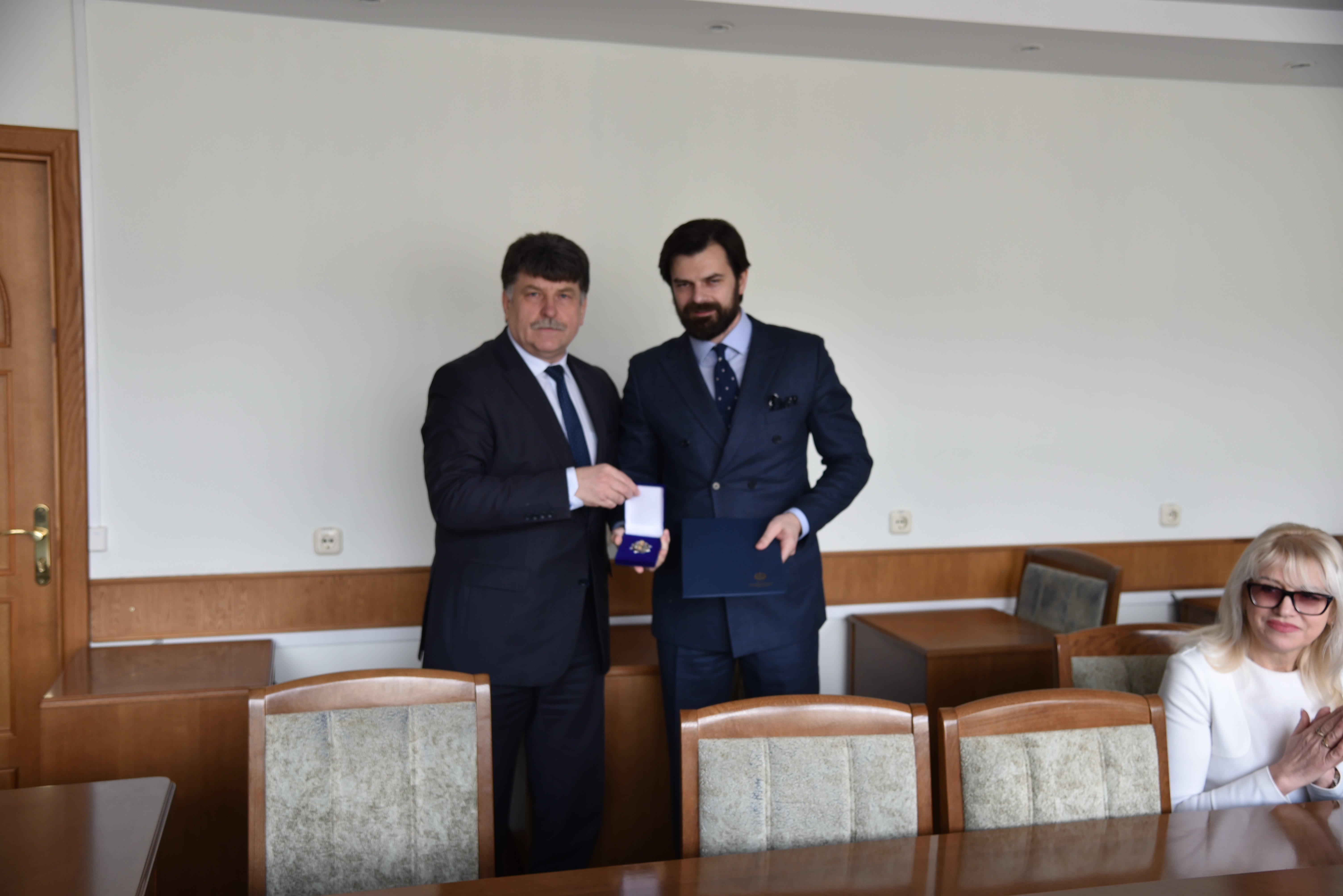 Благодарность и нагрудные знаки от  Министерства юстиции Беларуси вручены  адвокатам