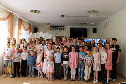 Руководители МГКА посетили Детский городок  и вручили подарки  детям-сиротам